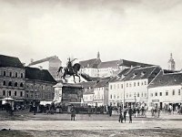 Trg bana Jelačića 1880. godine. Palača Stanković prva je trokatnica na Trgu.jpg